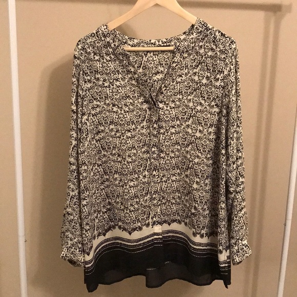 Rose & Olive Tops - Rose & Olive Black and White Floral Blouse - Sz 1X